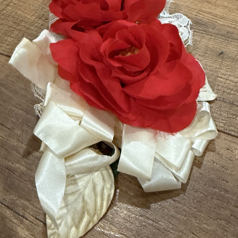 Vintage Christmas Corsage Lot 3 Holly Red Silver‎ Ribbon Flowers Vtg - Picture 5 of 6